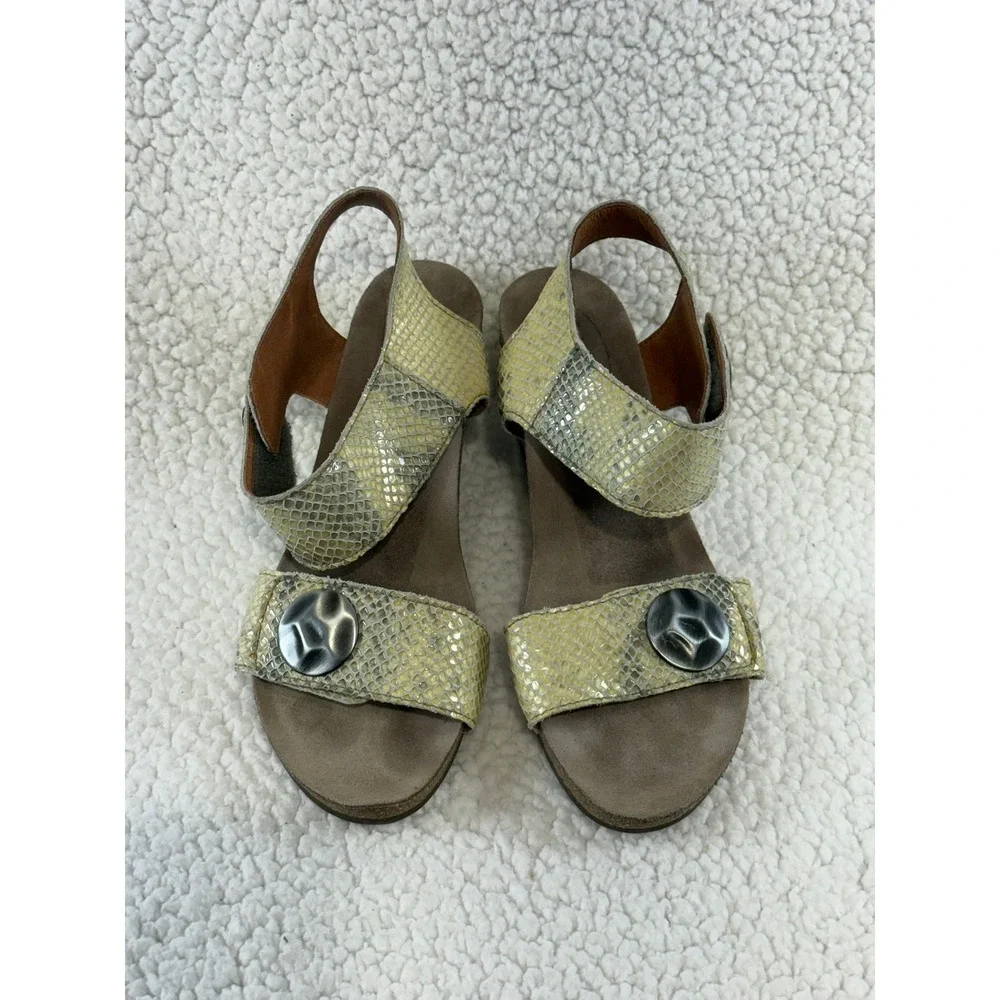 Taos Women 3209 Wedge Sandals Yellow Snakeskin Print Leather‎ Metallic Size 40